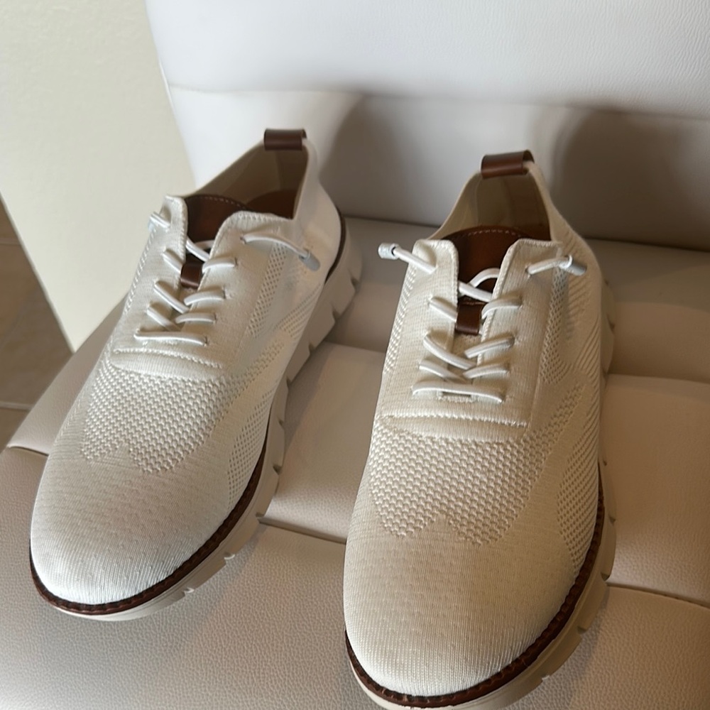 Stylish White Men's Oxford Sneakers 10 M , NEW!